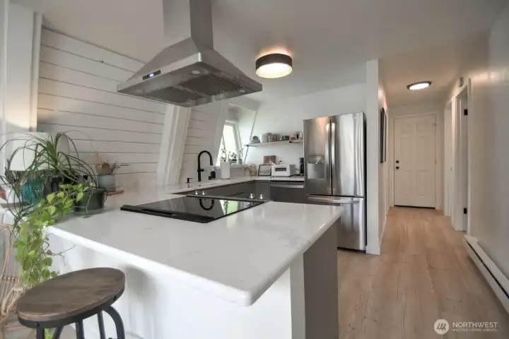 Kitchen w/eating space