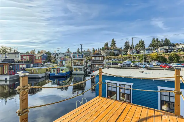 Spectacular rooftop deck views and on such a large deck.