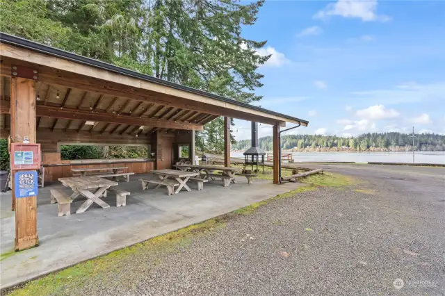 Who wants to picnic!? Hartstene Pointe has 5 different picnic shelters.