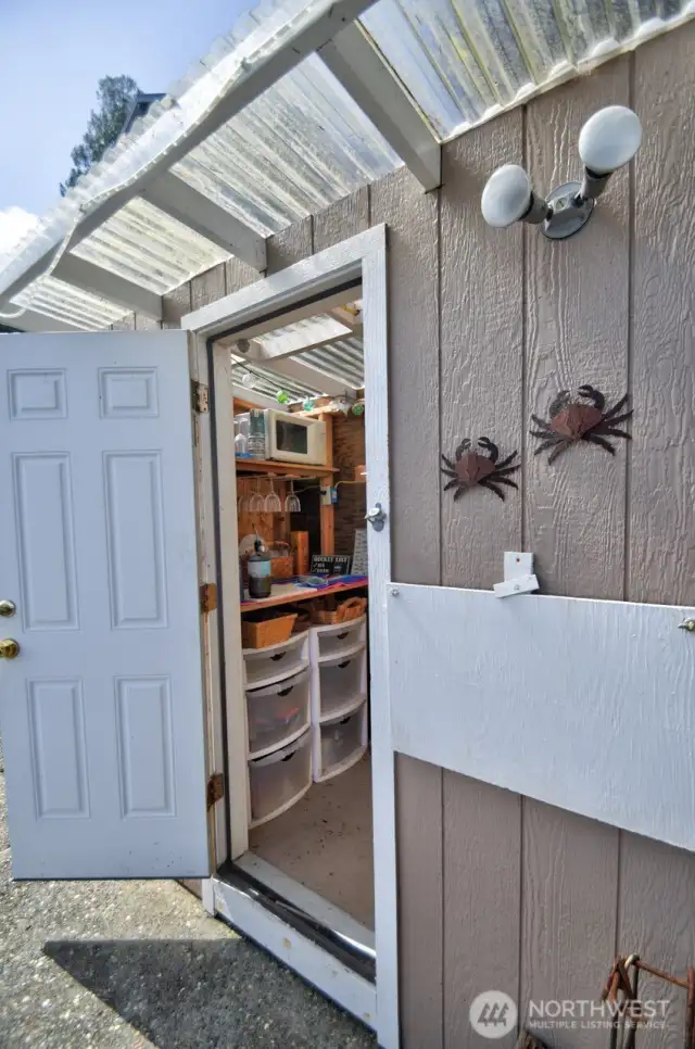 The crab shack with wine glasses in the waiting