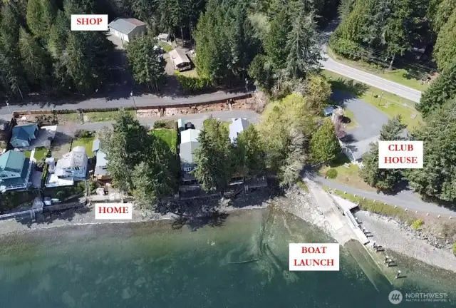Easy access to boat ramp, clubhouse & community park with playground and room to roam.