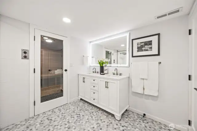 ¾ bath with sauna on lower level