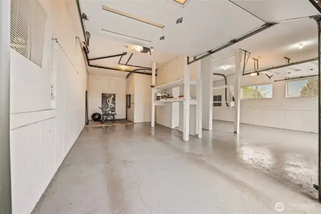 4-card tandem garage with gym space