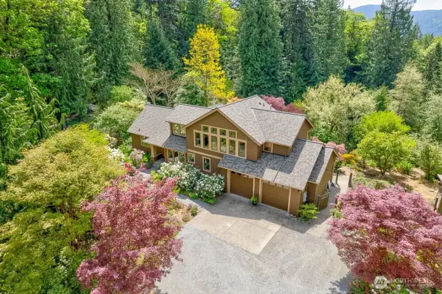 Incredible Craftsman on 10 private acres in Mitchell Hill