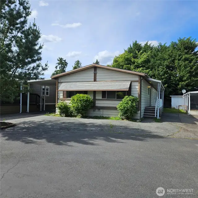 Driveways in front and on both sides of house - 6 car potential