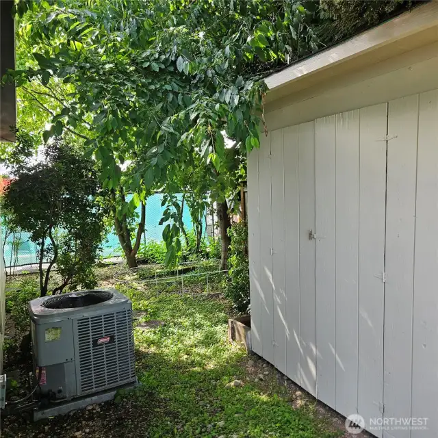 Nice large shed for extra storage