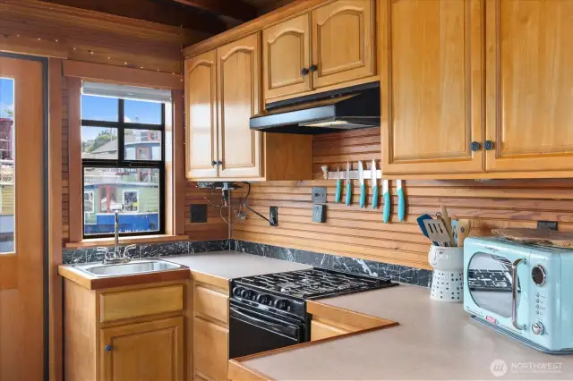 Perfect U-shaped kitchen  with lots of storage and counter space.