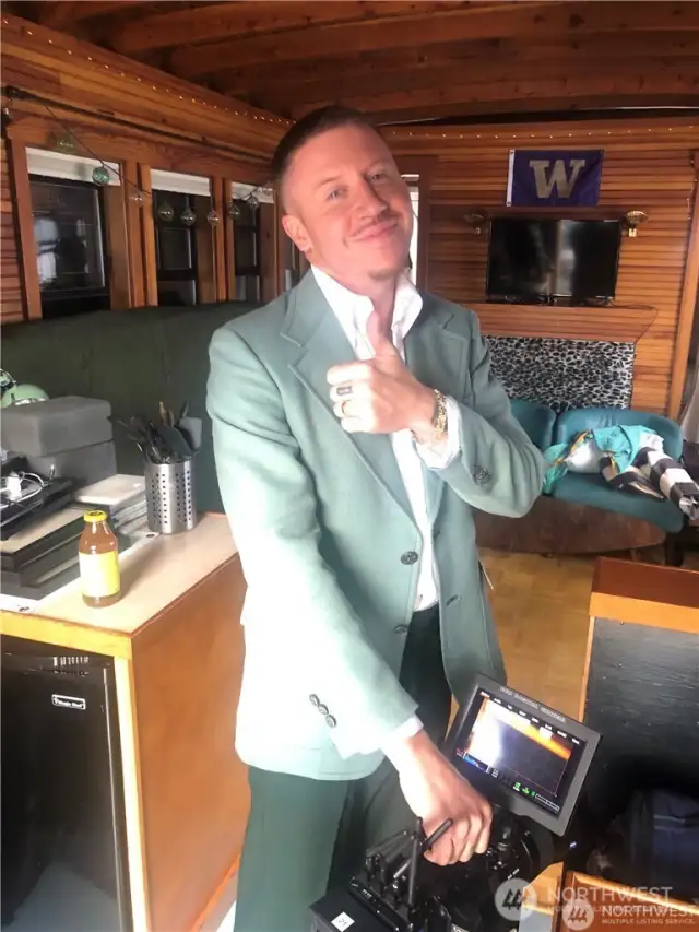 Yes, even our city's most famous rap artist, Macklemore has been in this houseboat filming his music video.