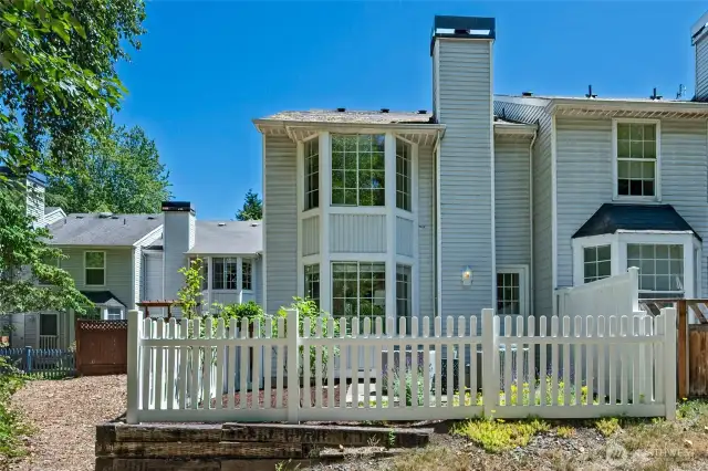 Private end townhome, fully fenced
