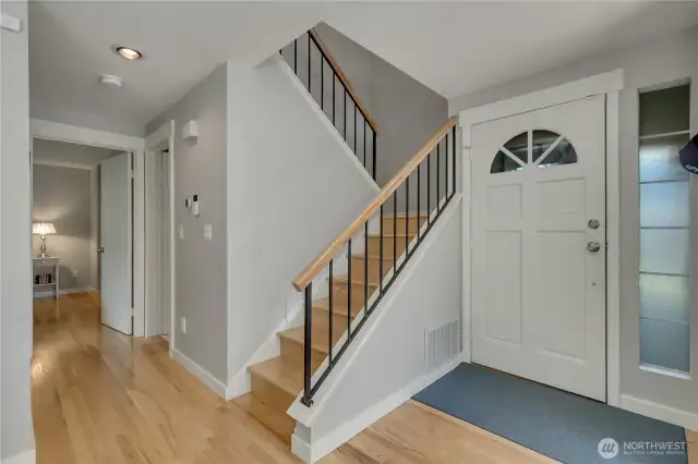 Hallway to the Main Floor Primary
