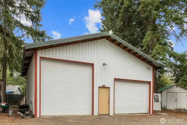 Huge Show!  1200 sq ft.