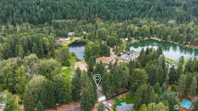 Close to the lakes and the Yakima River!