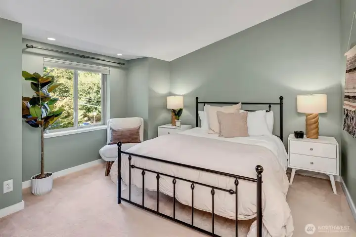 Primary en suite bedroom