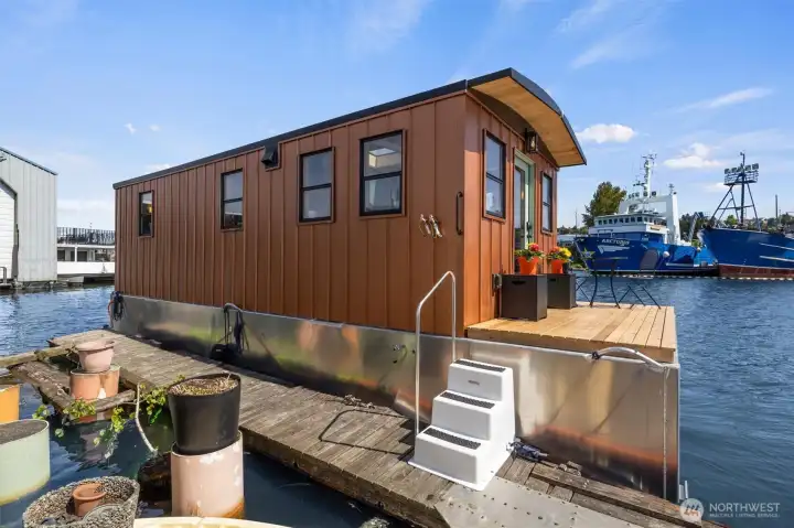 Side entrance view of houseboat