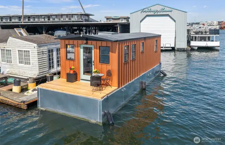Front of houseboat