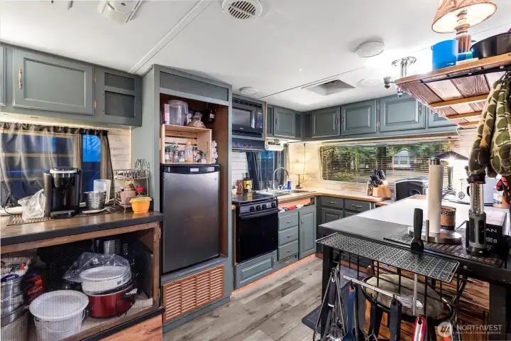 Kitchen with everything you need for cooking.