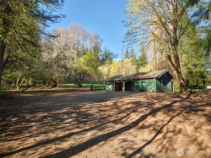Acreage & Shop
