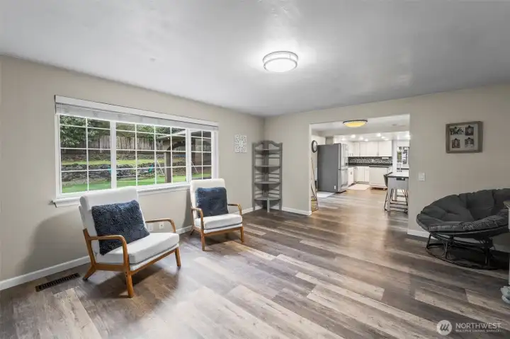 Family room just off of the kitchen. 13911 113th Ave Ct E, Puyallup, WA 98374
