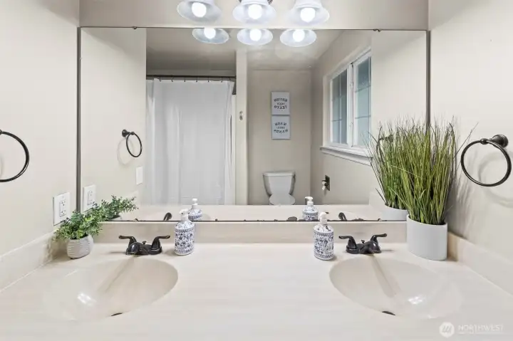 Upstairs hallway bathroom.13911 113th Ave Ct E, Puyallup, WA 98374