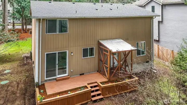 Deck with covered, enclosed area ideal for pet-owners dream
