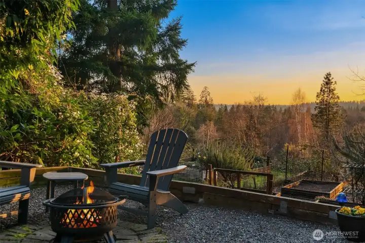 Firepit and sunsets - what more could you want?