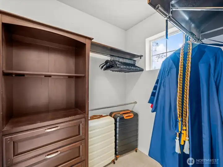 Closet in secondary bedroom