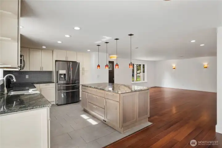 Custom Founder's Choice soft close cabinets with under-cabinet lighting and handy inside cabinet pull out drawers.