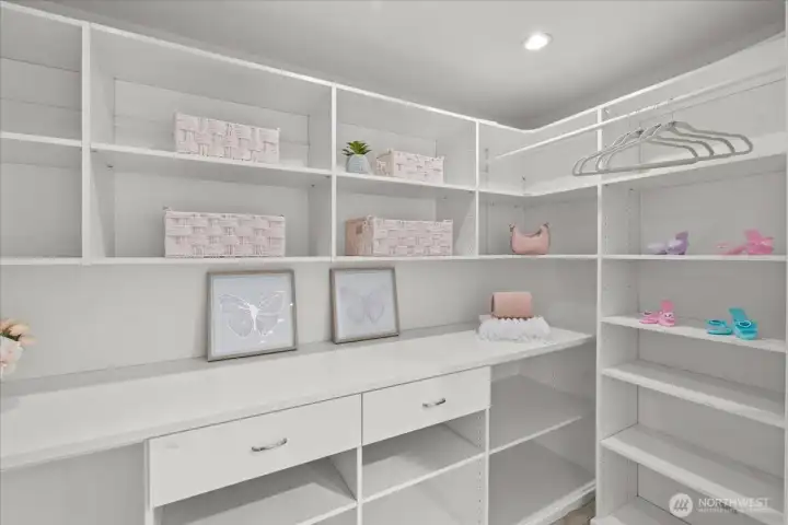 Another walk in closet