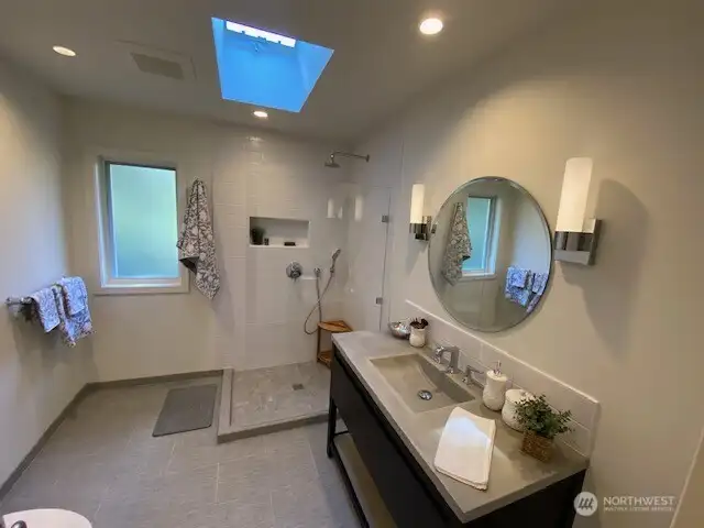 Luxurious Main Bath