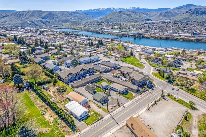 Just 2 blocks to the river trail.