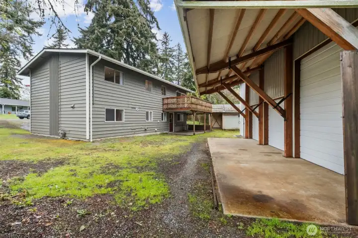 Versatile shop with great accessibility and endless potential.