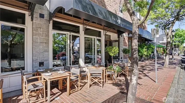 Old Downtown Bellevue restaurants and bars very near for your convenience.