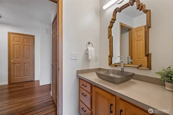Guest Bath with Tub & Shower Guest Bath with Tub & Shower