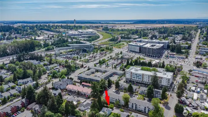 Close to Southcenter, Seatac Airport, freeways and light rail