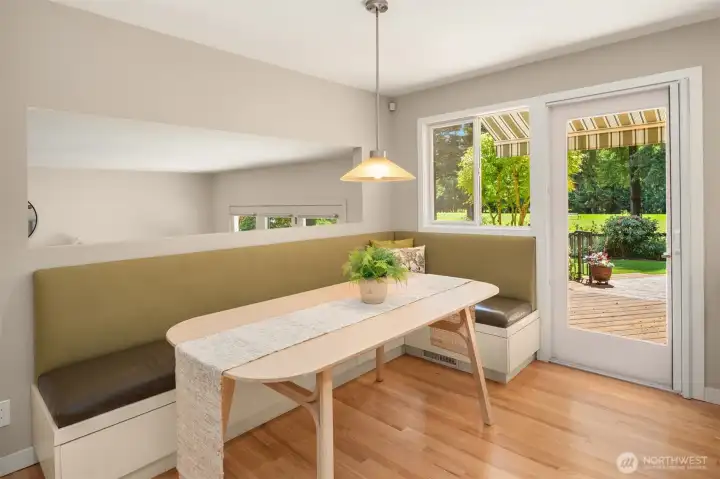 Breakfast nook that looks out to the beautiful and serene yard. Breakfast nook that looks out to the beautiful and serene yard.