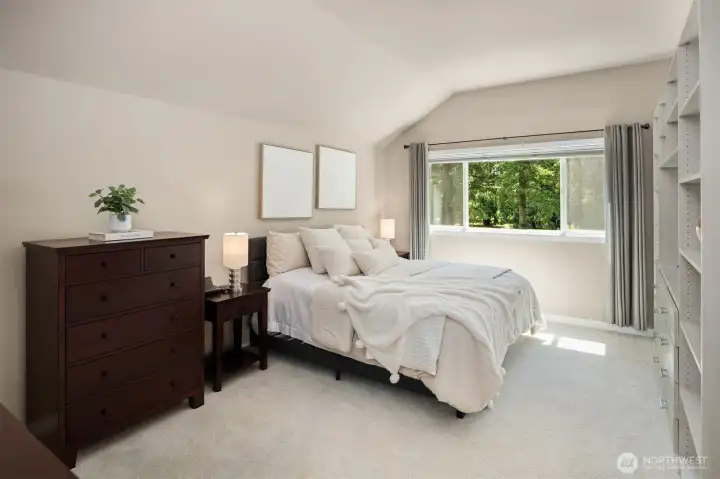 Primary Suite with vaulted ceilings and looks out to the golf course. Primary Suite with vaulted ceilings and looks out to the golf course.