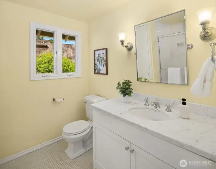 Main Bathroom Main Bathroom