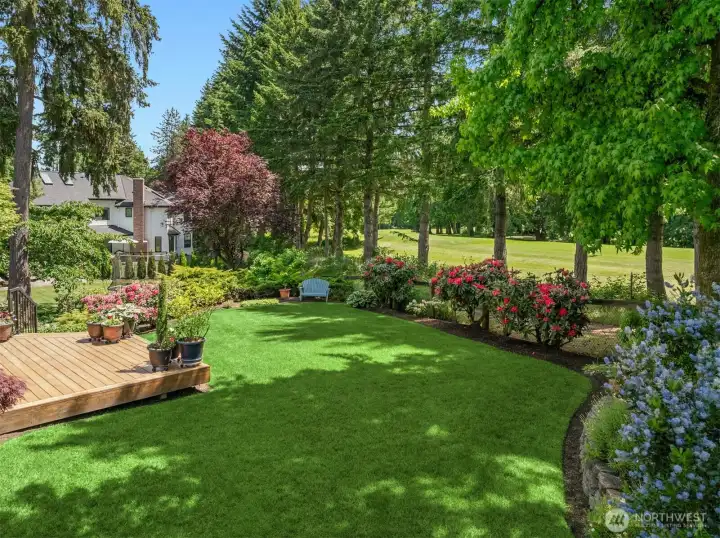 Stunning scenery and landscaping with irrigation (sprinkler system)! Stunning scenery and landscaping with irrigation (sprinkler system)!