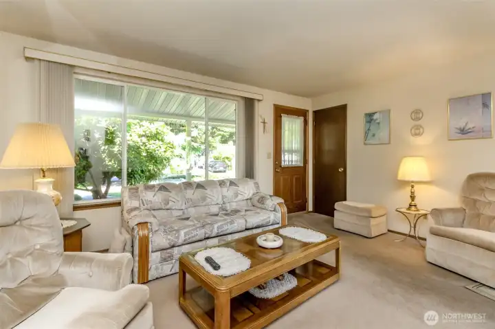 Spacious ,Bright living room