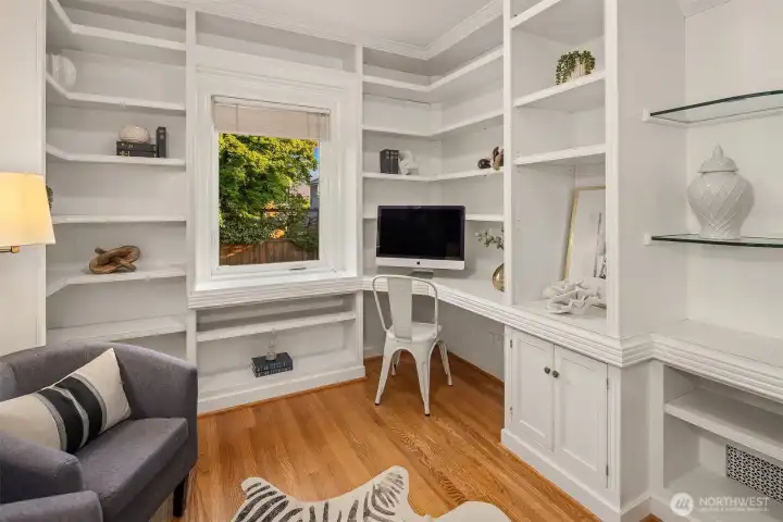 4th bedroom used as an office. This is on the main floor. 4th bedroom used as an office. This is on the main floor.