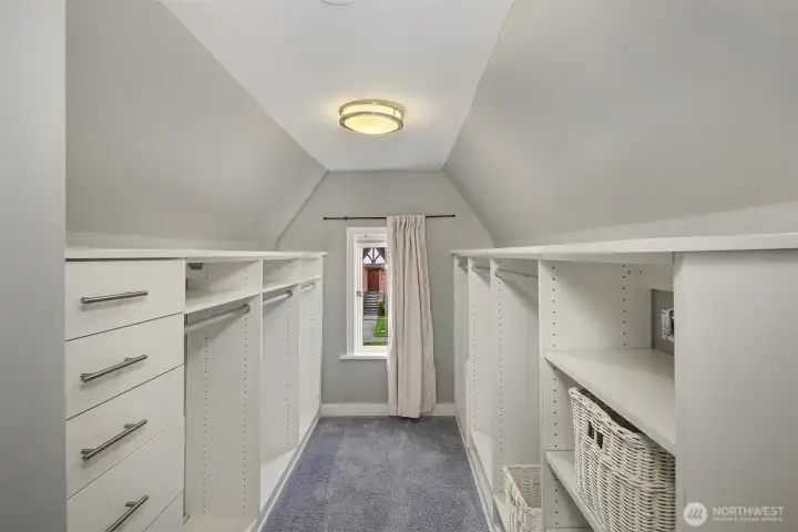 Closet or play area in the 3rd bedroom. Closet or play area in the 3rd bedroom.