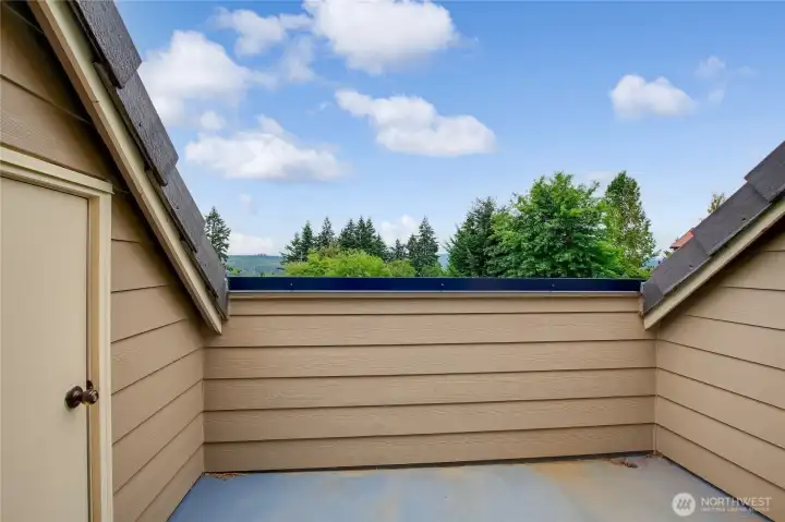 Balcony off at 2nd floor ensuite Balcony off at 2nd floor ensuite