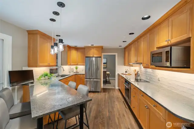 Kitchen with the perfect open triangle layout.