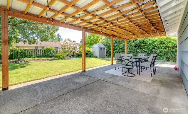 large covered patio w/lighting