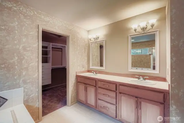 5 piece bath with walk in closet