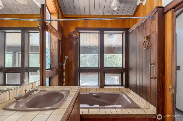 Upper Level Ensuite bath