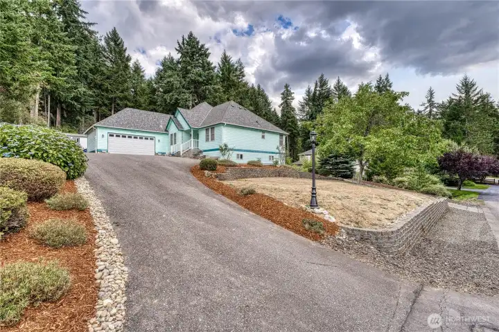 Nice circular driveway