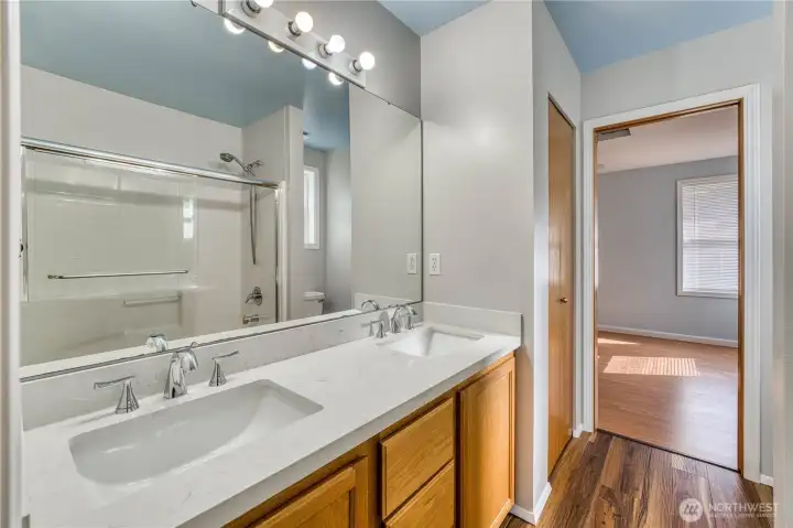 Jack & Jill Full Bath between the 2 Bedrooms...