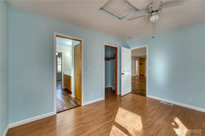 Both Bedrooms have small walk-in closets...