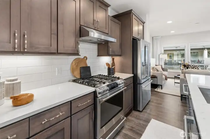 Modern appliances and finishes.